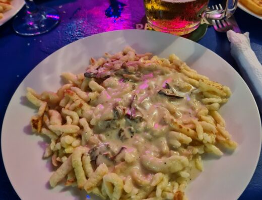 kaese spaetzle paraguay oktoberfest kompasspy